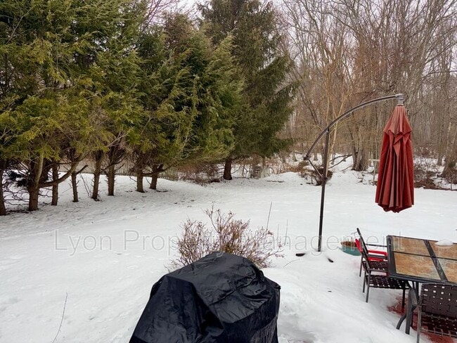 Building Photo - 128 Thurston St