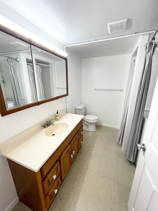 Building Photo - 3 bed, 2 bath w/ 2 parking stalls at Aikahi Gardens!