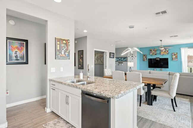 Building Photo - Beautiful condo with mountain views in gated community