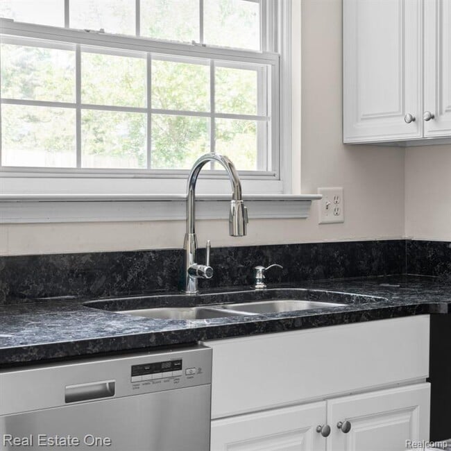 Building Photo - 3262 Woe-Be-Tide Ct