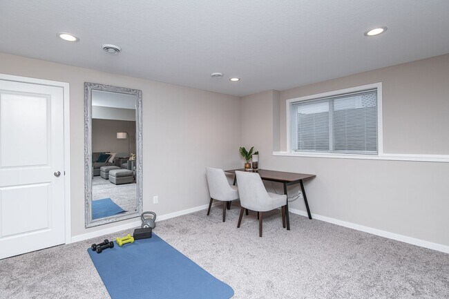 Building Photo - 3367 Ridgeline Dr SE