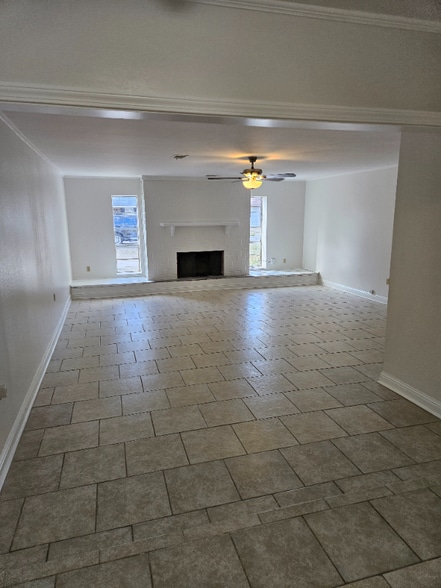 Building Photo - 3114 Vancouver Dr