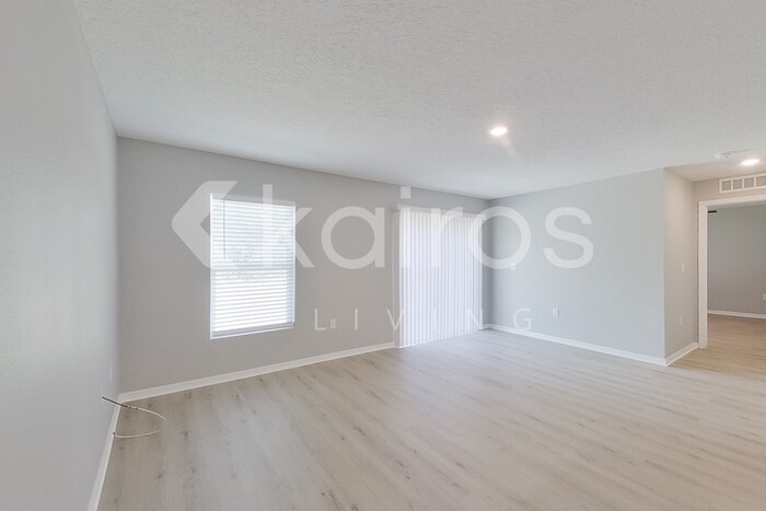 Building Photo - 8833 N Vienna Dr