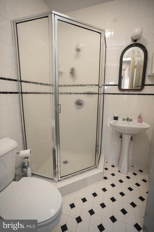 Building Photo - 261 Lincoln Way E