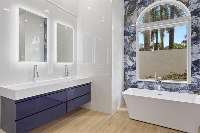 Building Photo - 2534 Golf View Dr