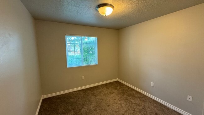 Building Photo - Beautiful 3 bedroom 2 bath in Pleasant Grove