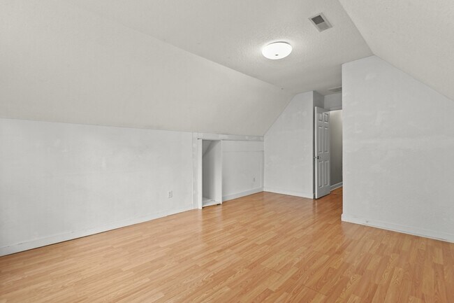 Building Photo - 1382 Center Lake Dr