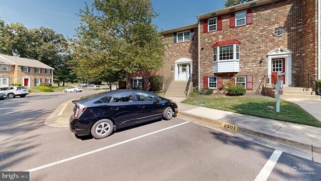 Building Photo - 2303 McGregor Ct