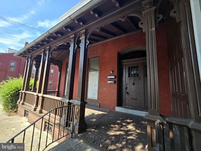 Building Photo - 1017 Chestnut St