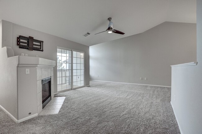 Building Photo - $2,100 - 2 Bed, 2 Bath Townhome in Thornto...