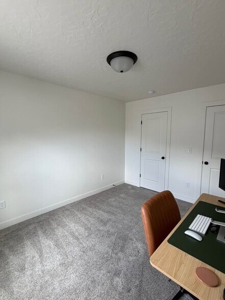 Building Photo - 9362 N