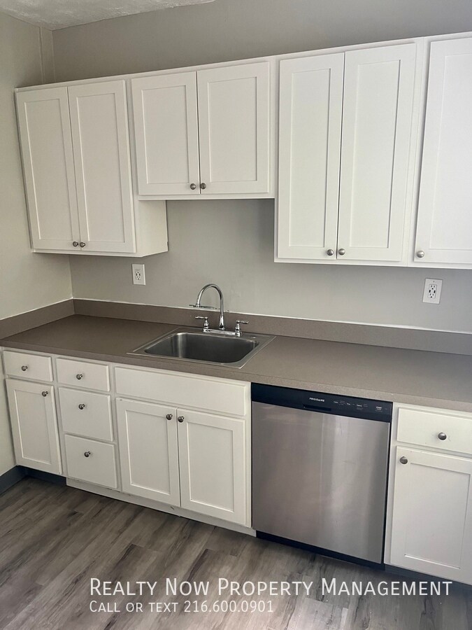 Building Photo - 1535 Coutant Ave