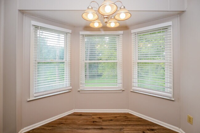 Building Photo - 1847 Litchfield Rd SW