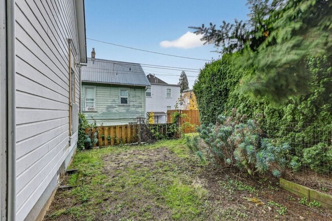 Building Photo - 924 N Mason St