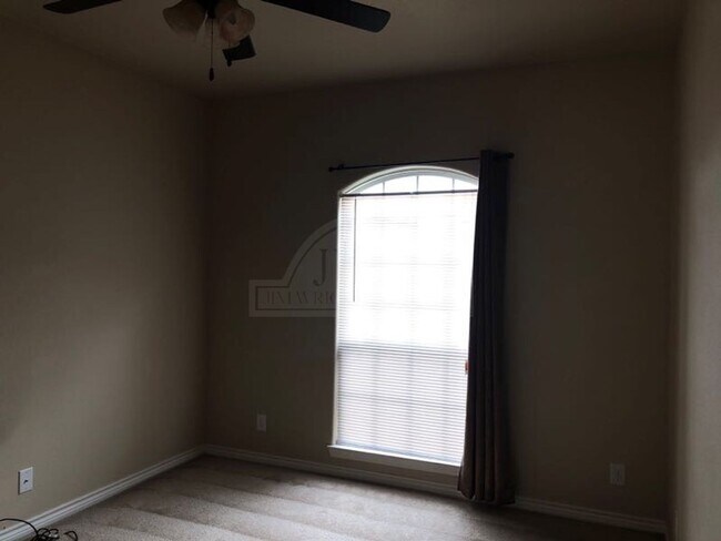 Building Photo - 301 Vega Ln