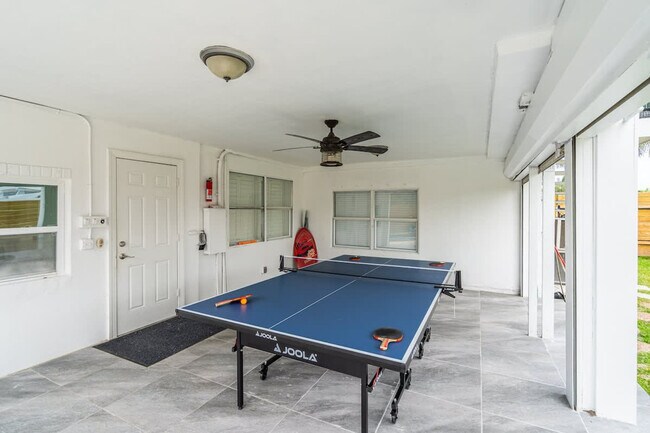 Building Photo - 871 NW 23rd Terrace