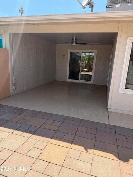 Building Photo - 10833 W Santa Fe Dr