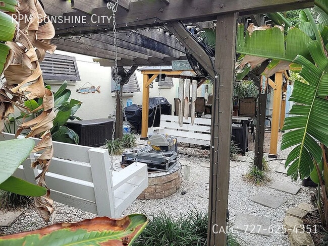 Building Photo - 1628 Pine St