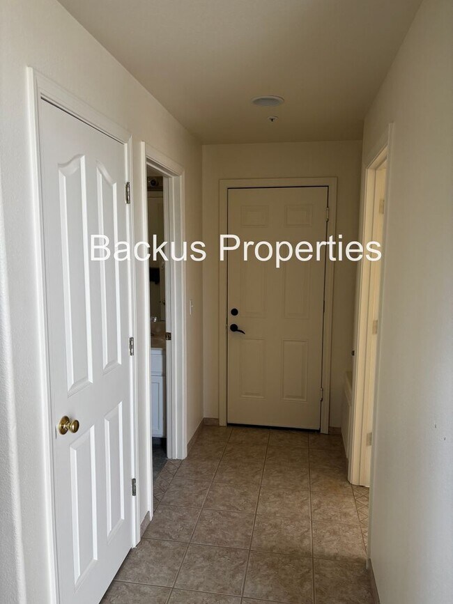 Building Photo - Wonderful two bedroom home close to Constitution shopping center
