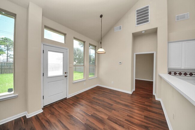 Building Photo - 530 Majestic Ridge Dr