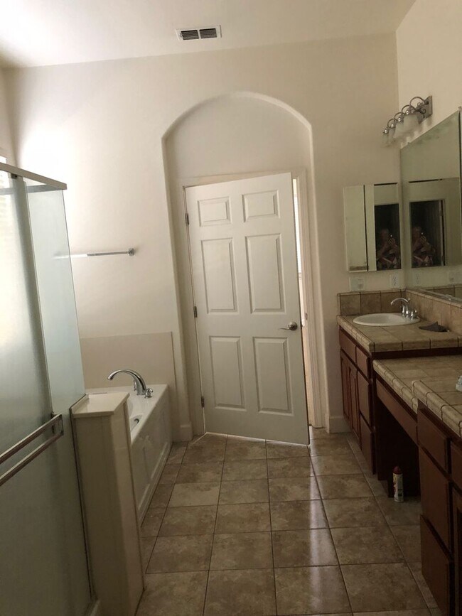 Building Photo - BEAUTIFUL 4 Bedroom Home 2.5 BA in Plumas Lake AVAILABLE NOW!