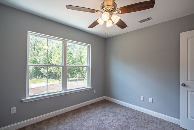 Building Photo - 281 Cypress Creek Dr NE