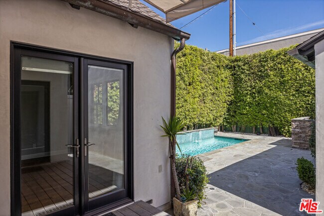 Building Photo - 4316 N Clybourn Ave