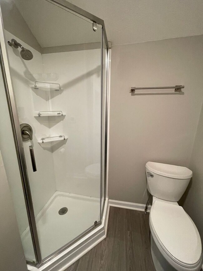 Building Photo - Three Bedroom House