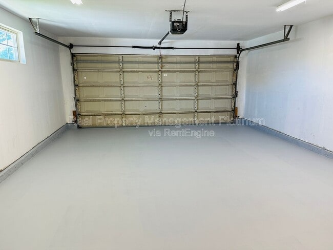 Building Photo - 3095 Anderson Ave