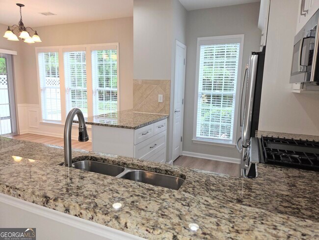 Building Photo - 6105 Longleaf Dr