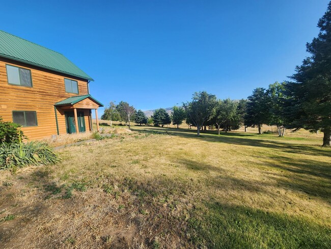 Building Photo - Panoramic Rattlesnake Hills View Home on N...