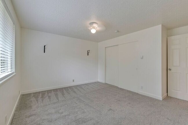 Building Photo - Freshly Updated 3-Bedroom Home with Fenced Backyard in Forest Grove!