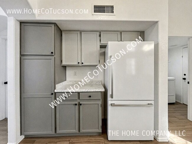 Building Photo - 2660 W Camino del Sitio