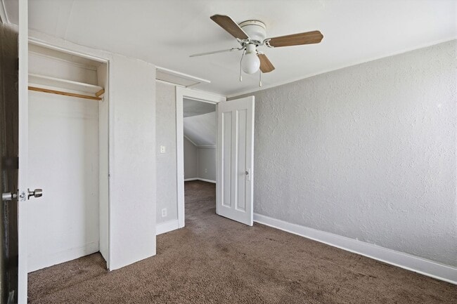 Building Photo - 1301 E Muir Ave