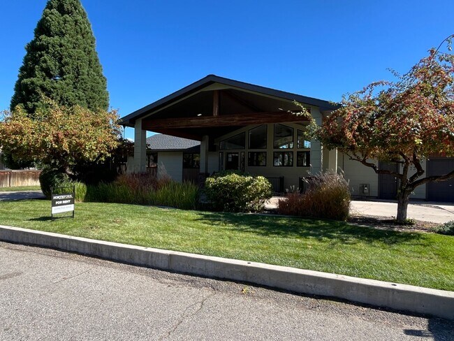 Building Photo - Exceptional Boise West Bench Home