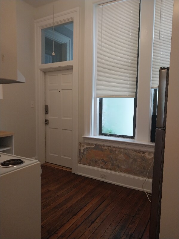 Building Photo - 309 E 13th St