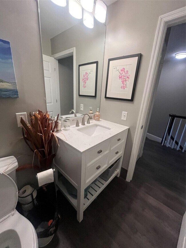 Building Photo - 2113 NE 44th St