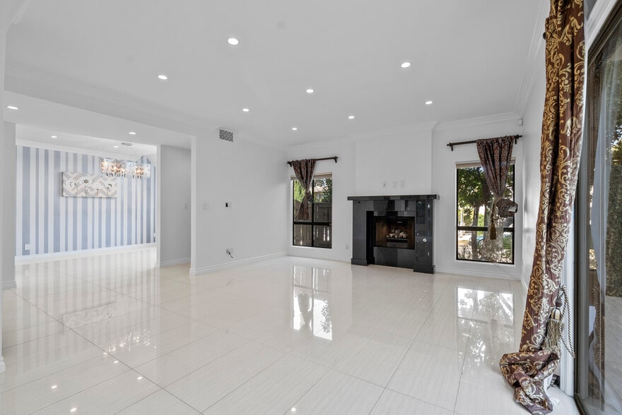 Living Room - 1734 N Verdugo Rd