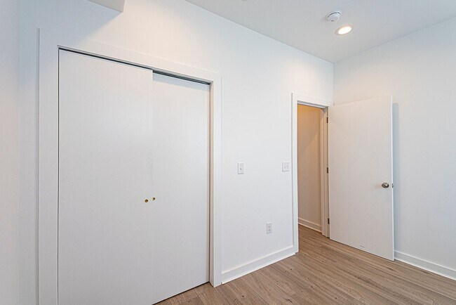 Building Photo - Four Bed Point Breeze Home