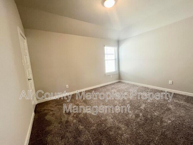 Building Photo - 1904 Edgewater St