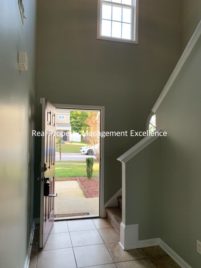 Building Photo - Lovely 2 Story Home In Raleigh, Available December 15th!