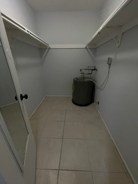 Building Photo - 1350 E Sample Rd