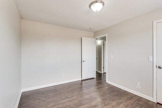 Building Photo - Cheapest 2BR in Moore - Move in Special!