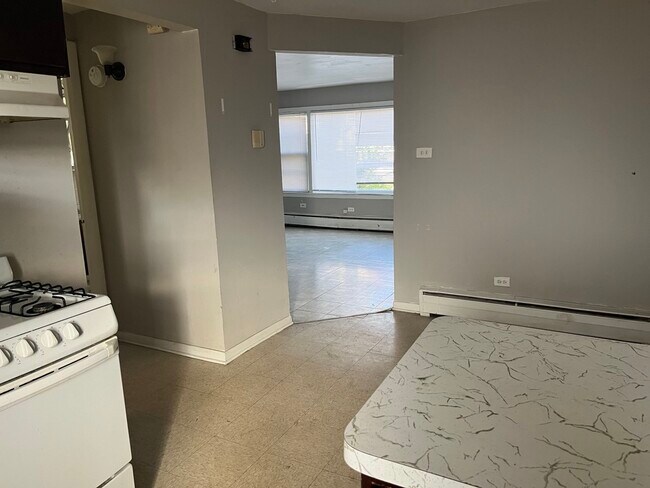 Building Photo - 13940 S Edbrooke Ave