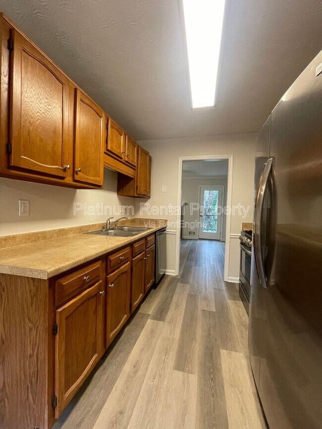 Building Photo - 1052 Westfield Trace