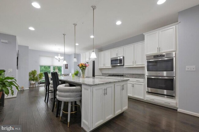 Building Photo - 518 Harborview Dr