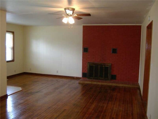 Building Photo - 1212 W Pine St