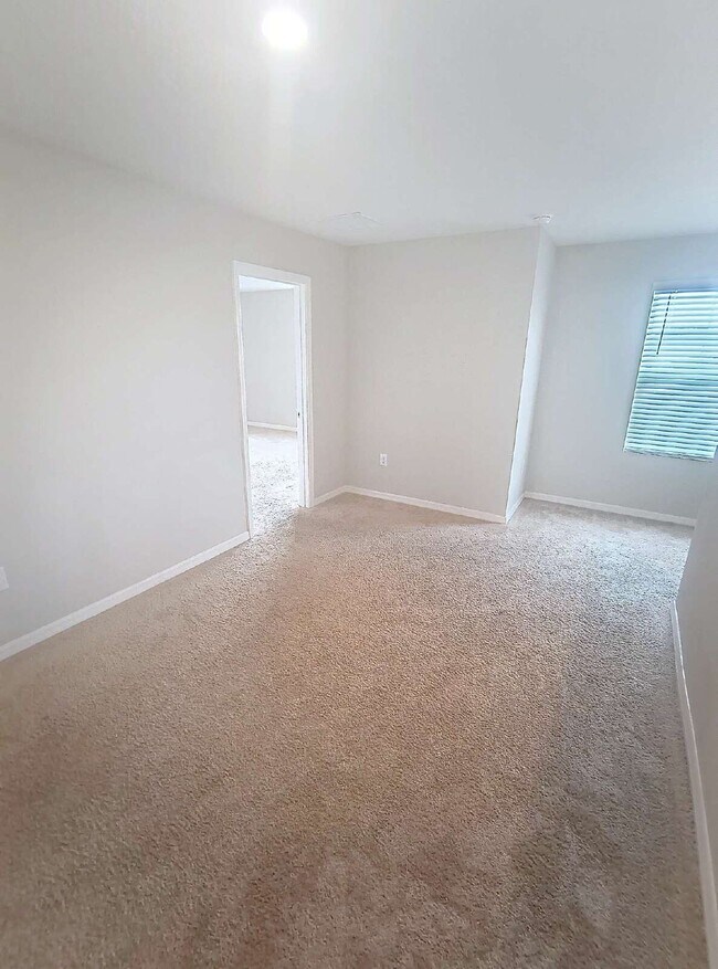 Building Photo - 12937 Camarillo Pl