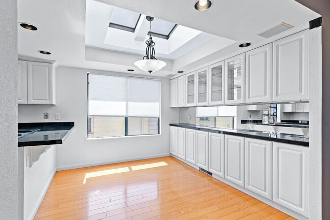 Building Photo - Utilities Paid! 3 Bedroom in Hayward with ...