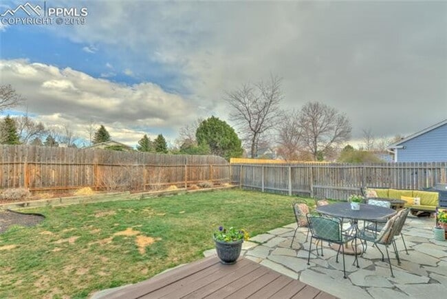 Building Photo - Updated Home in Rampart Meadows